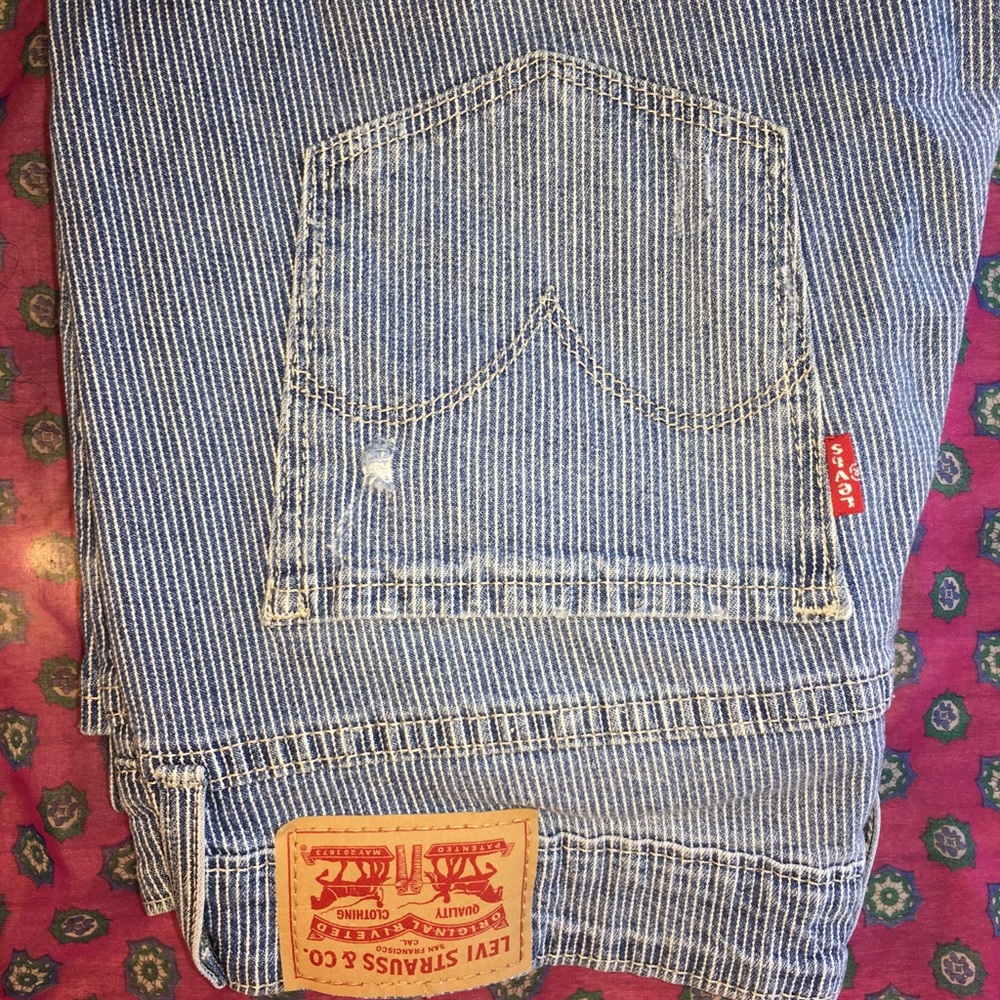 Levi’s 711s